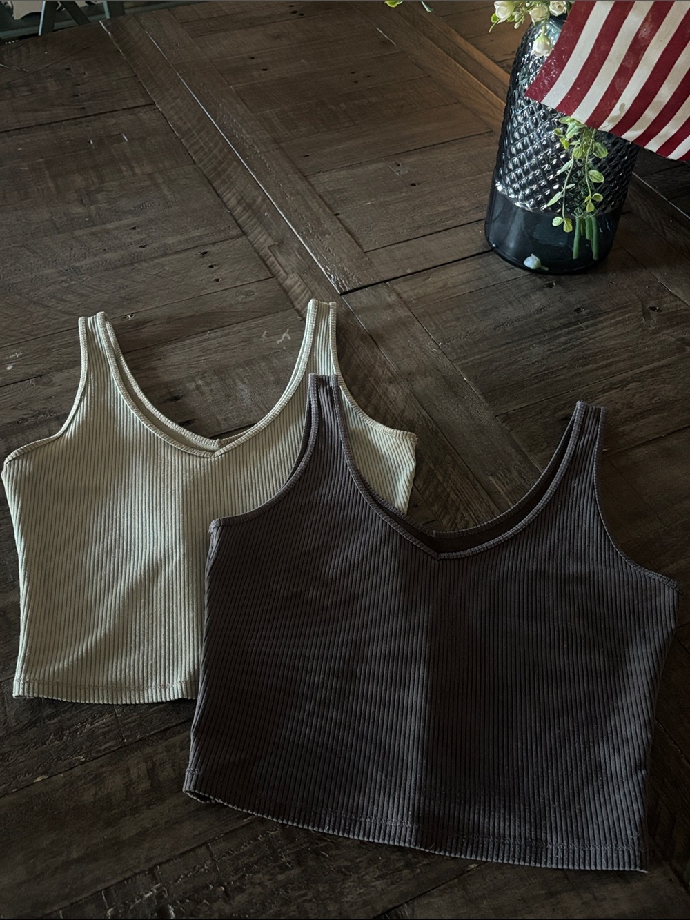 2 HOLLISTER MEDIUM TANKS SAGE GREEN & CHARCOAL GREAT CONDITION BUNDLE2SAVE